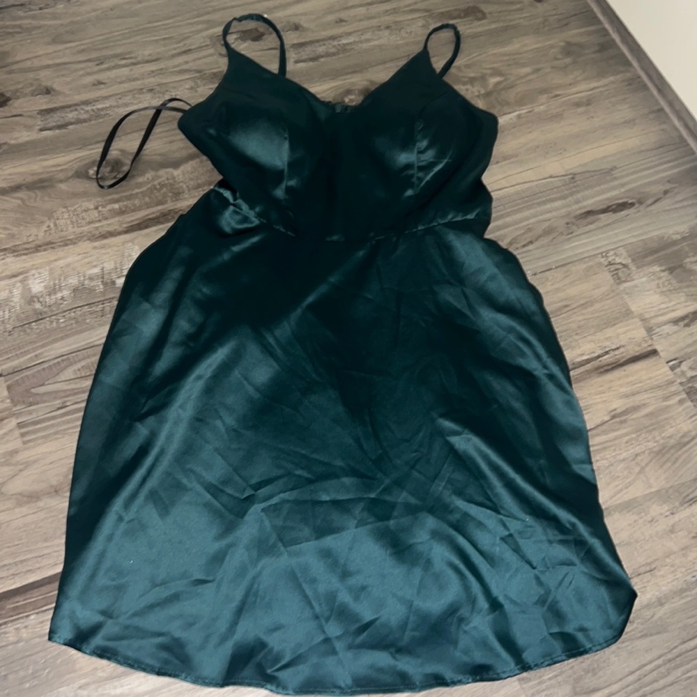 Emerald green homecoming dress with POCKETS and bra pads with zipper back